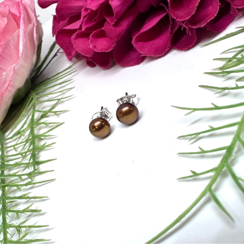 NEW⚜️Freshwater Cocoa Pearl Stud Earrings - Picture 4 of 8